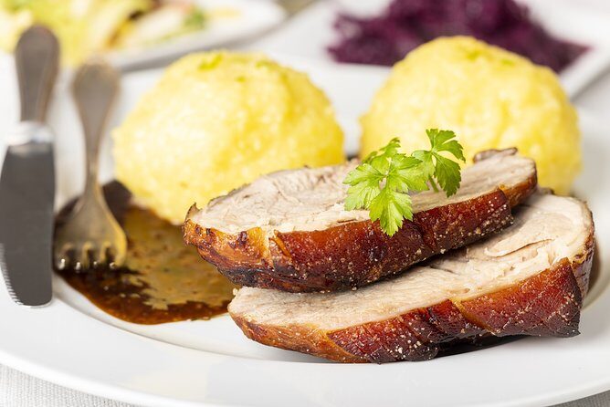 Private Munich Beer Hall Tour with 3-Course Meal & Beer Tastings - Starting at Marienplatz: A Fast Way to Get Oriented