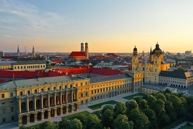 Private Munich Old Town Walking Tour - Hofbräuhaus: the iconic stop that doesn’t trap you
