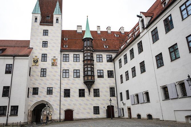 Private Munich Old Town Walking Tour - with optional Breakfast - Theatinerkirche St. Kajetan and Frauenkirche: church history that lands