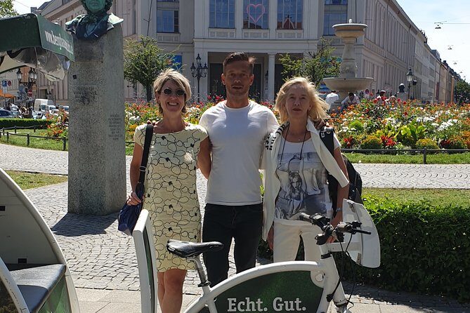 Private Munich Rickshaw City Tour and English Garden - Max-Joseph-Platz and the Munich-to-Italy feel