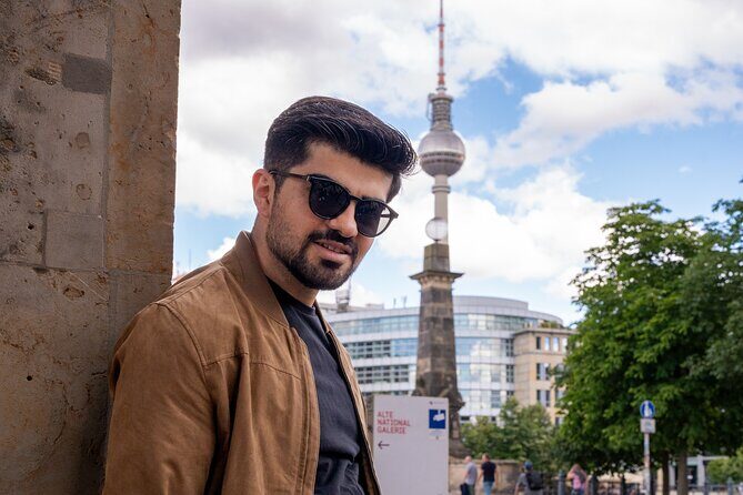 Private Personalized Photoshoot in Berlin - Stop 3: Kolonnadenhof—arcades for depth and softer posing