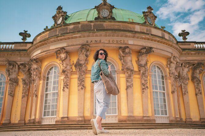 Private Personalized Photoshoot in Berlin - Stop 1: Friedrichsbrücke photos—angles, pacing, and easy variety
