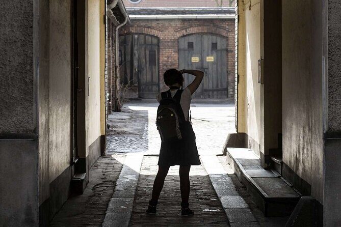 Private Photo Tour in Kreuzberg - Mariannenplatz and the Kunsthaus context