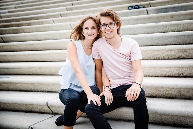 Private Romantic Urban & Street Photoshoot - Stop 2: Rathausmarkt and the confidence-building posing intro