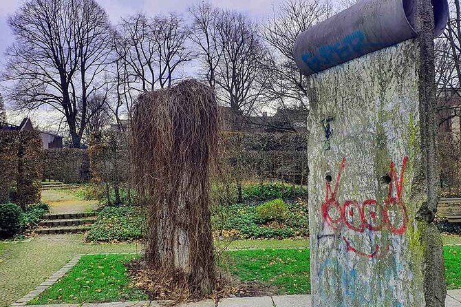 Private scavenger hunt around Broich Castle in Mülheim an der Ruhr - Price and value: $46.16 per group (up to 6)
