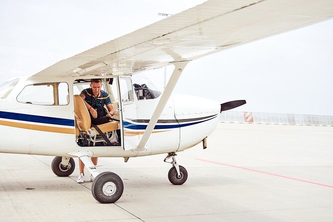 Private Sightseeing Flight Over Hamburg - Entering the sky: what you’re really booking