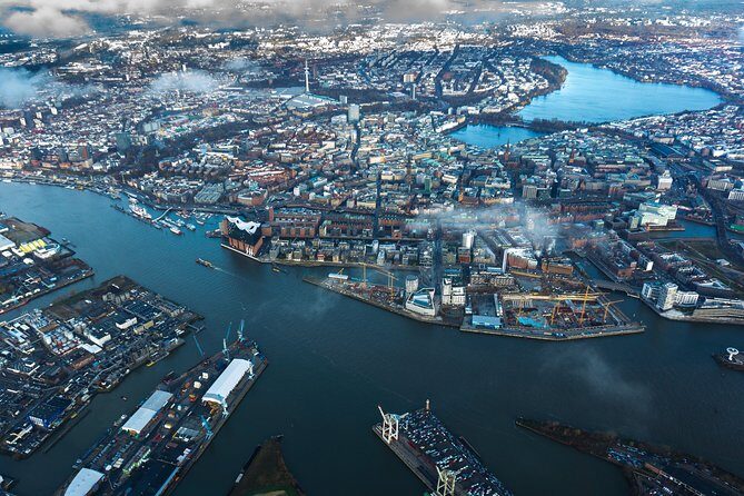 Private Sightseeing Flight Over Hamburg - What the “60 minutes of pure joy” actually means