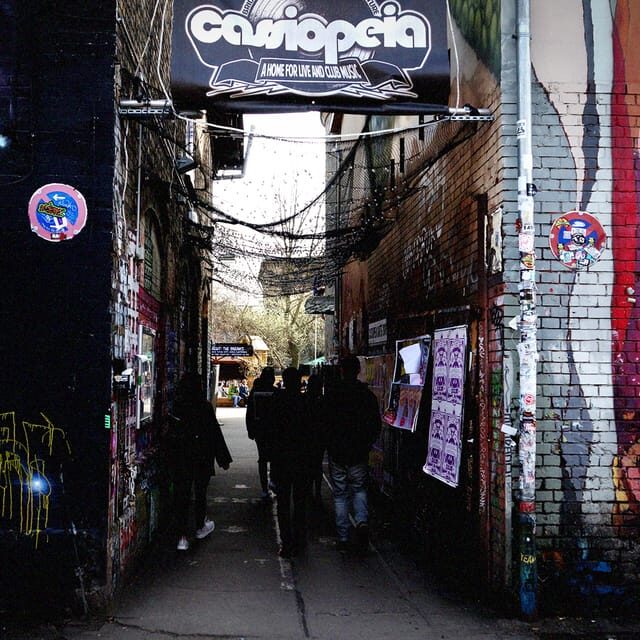 Private Street Art Walking Tour in Berlin-Friedrichshain - The quick photo stop: how to make the most of 10 minutes