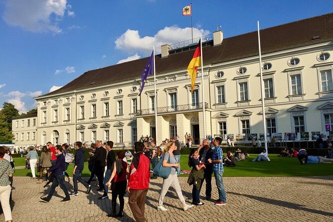 Private Taxi Tour City East & West History and Architecture 3-4h - Rebuilding symbols: Humboldt Forum, Alexanderplatz, Hackesche Höfe, and Nikolaiviertel