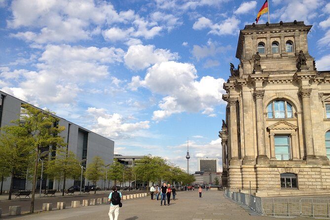 Private Taxi Tour of Berlin East and West and Neighbourhood approx. 4-6h - Forum Fridericianum and the operatic mix of politics, books, and memory