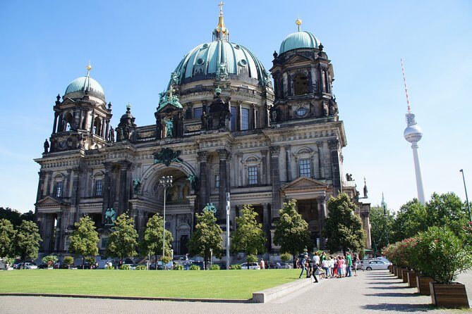 Private tour of Berlin - Price and value with a private Spanish guide (and why free-entry stops still matter)