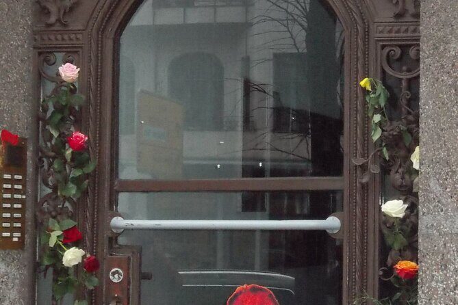 Private Tour of David Bowie's West-Berlin - Bahnhof Zoologischer Garten: where fan culture meets West Berlin mood
