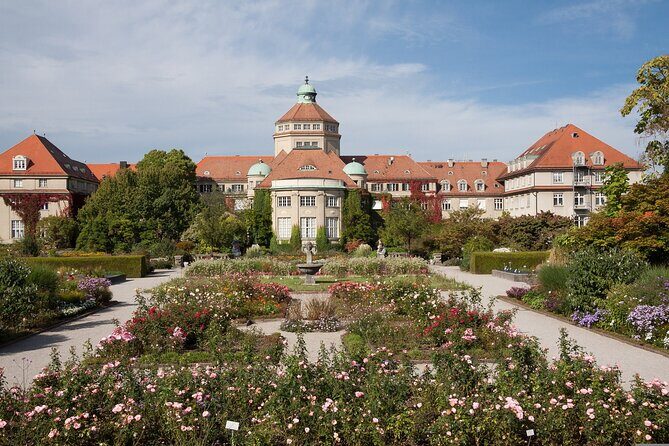 Private transfer: Vilshofen to Munich with 2h sightseeing stop - The 2-hour sightseeing stop that changes the whole trip: Dachau or Trausnitz Castle