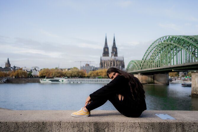 Private Vacation Photoshoot with Photographer in Cologne - Seasonal backdrops: Christmas markets can add instant mood