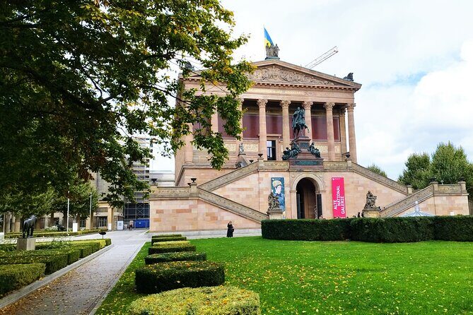 Private Walk with Berlin Tour Guides (Din EN 15565)-Taylor Made - Holocaust Memorial, then Brandenburg Gate to the Reichstag dome