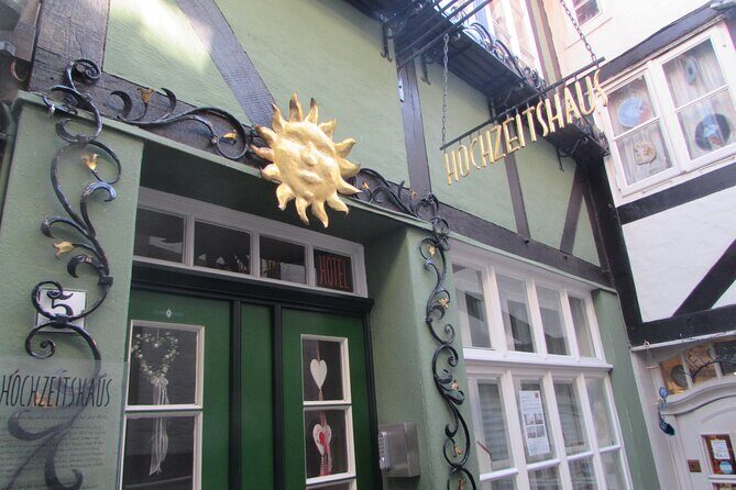 Private Walking Tour through the Fascinating Bremen's City Center - Schutting: the Hanseatic “clues in plain sight” stop