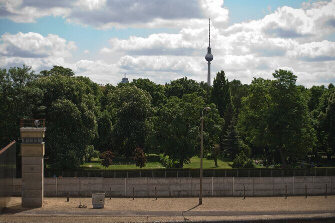 Private Walking Tour: World War 2 and Cold War Sites in Berlin - The Berlin Wall at Bernauer Straße: escape stories you can feel