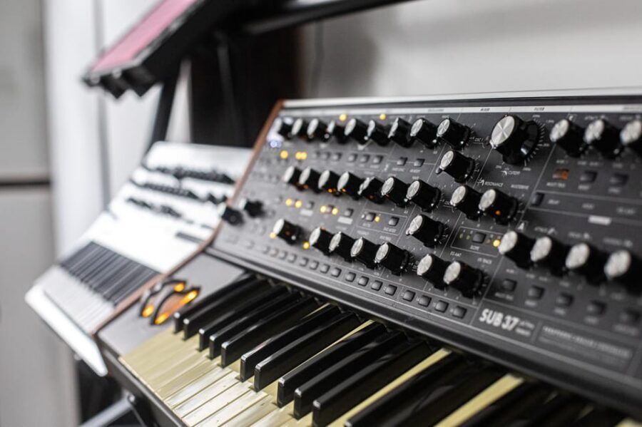 Produce Techno and House Music in Berlin - Equipment and Software: What’s Included, and Why It’s Good Value