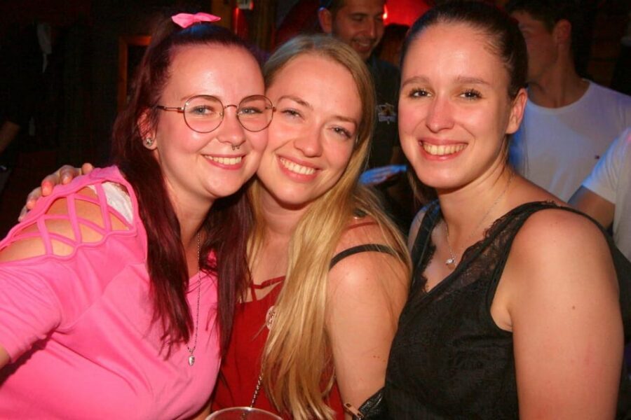 Pubcrawl Augsburg: Tour through best Bars and Clubs in Town - Who should book this Augsburg pub crawl
