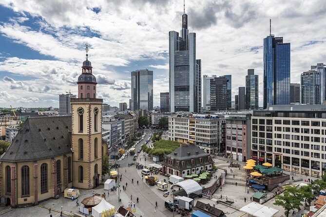 Public Frankfurt Tour: Small Group - Römerberg square and the ceremonial Römer town hall