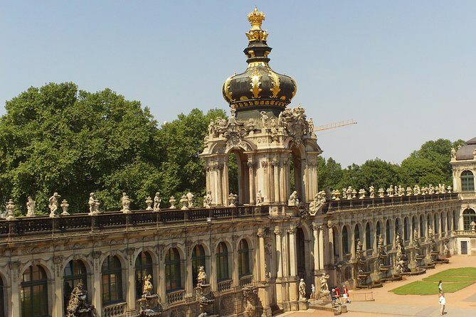 Public guided tour of the old town including a tour of the Frauenkirche - Semperoper and Brühlsche Terrasse: culture outside and a proper view