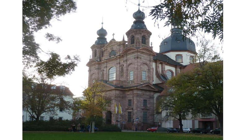 Public tour with Bertha Benz through the city of inventors, costume tour - Lanz Stadthaus to Baroque Palace: finishing where Mannheim feels grand