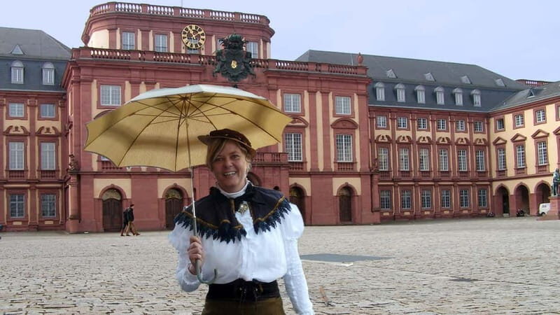 Public tour with Bertha Benz through the city of inventors, costume tour - What Bertha Benz’s costume adds (beyond photos)