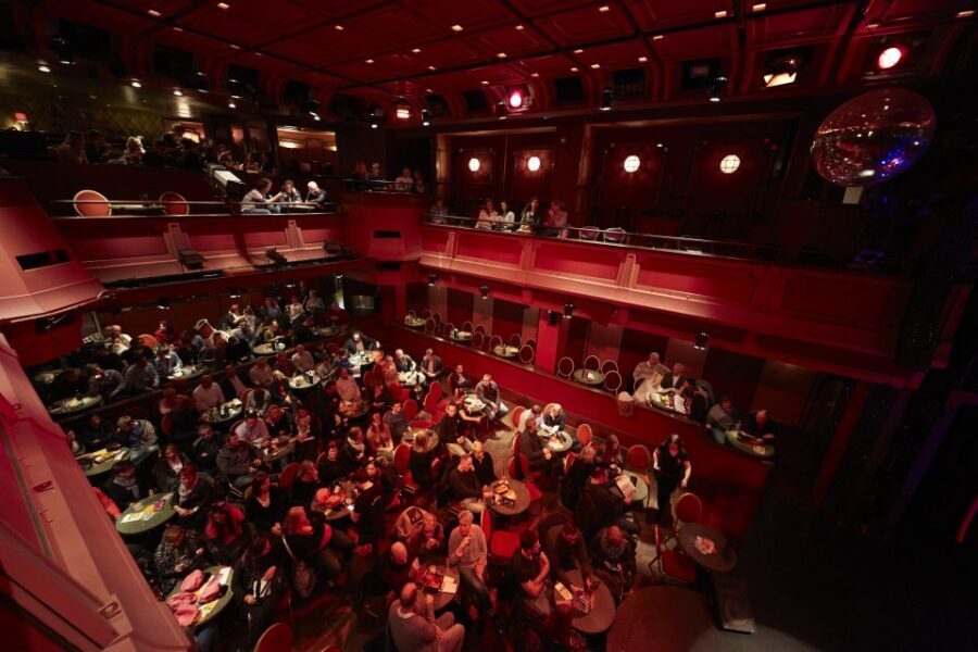 Quatsch Comedy Club Berlin: Die Late Night Show - Getting seated right: categories, table seating, and sightlines