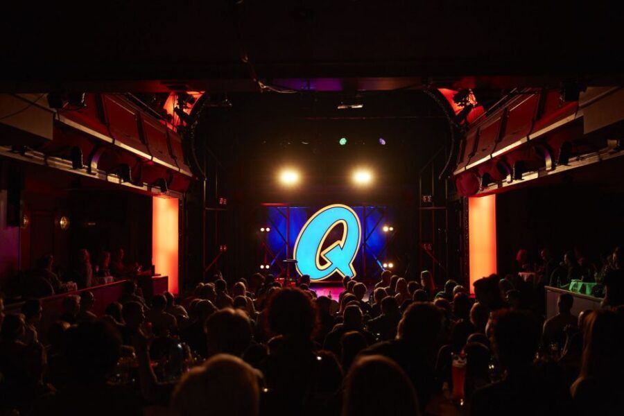 Quatsch Comedy Club Berlin: Quatsch Comedy Hot Shot - The Show Flow: Six-Minute Rounds, Applause Voting, and the Hot Shot Title