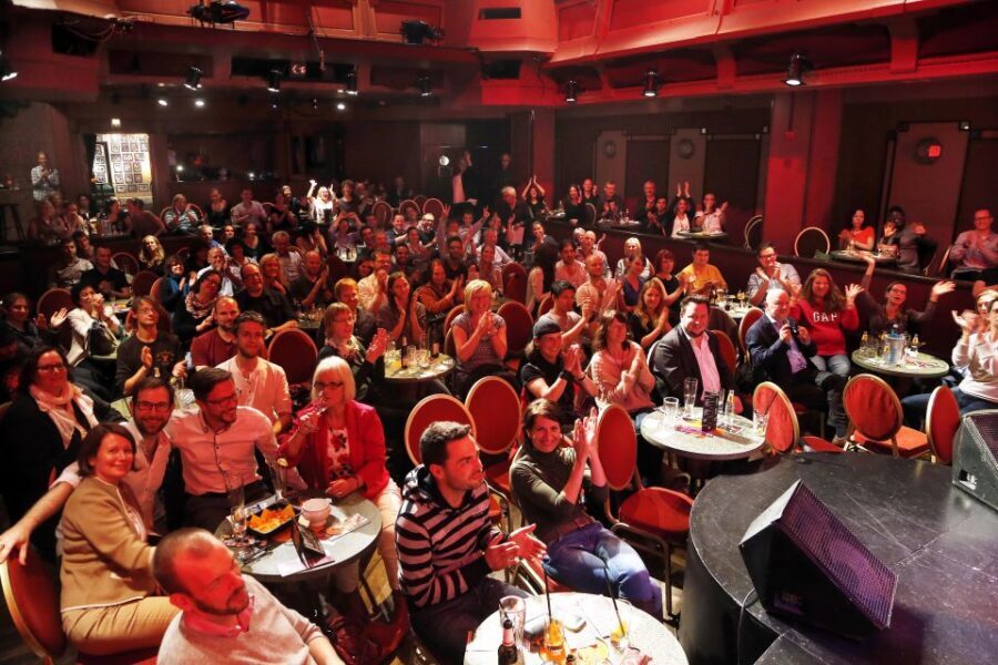 Quatsch Comedy Club Berlin: Quatsch Comedy Hot Shot - Rules That Affect Comfort: Bags, Smoking, Pets, and ID