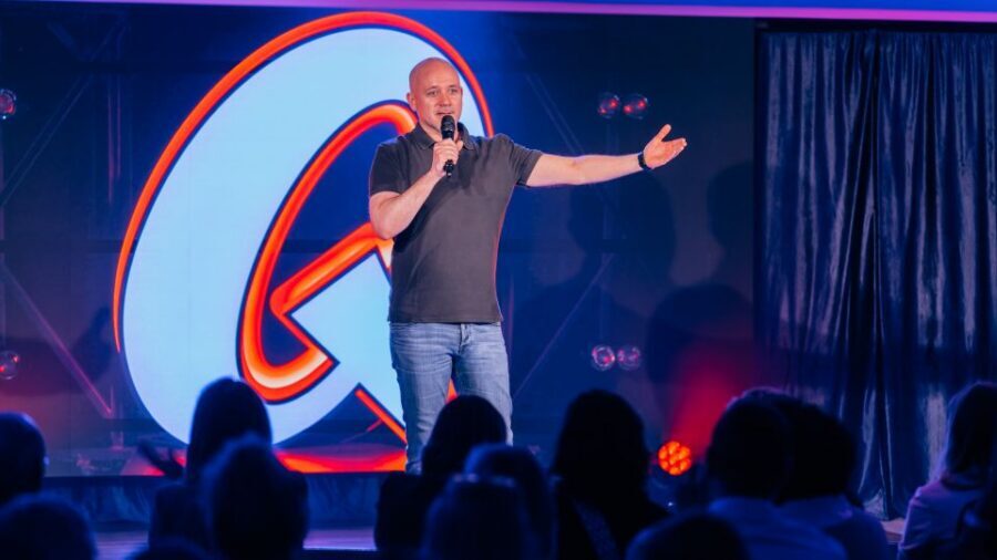 Quatsch Comedy Club Hamburg: Die Live Show - Where the Show Happens: The Queen at Überseebrücke