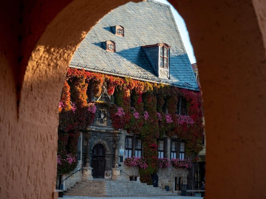 Quedlinburg: Guided City Walk - Highlights tour (private) - Castle Hill finish: St. Servatii area and the Castle Garden payoff