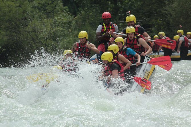 Rafting on the Isar - Getting on the boat in Lenggries: the start that sets the mood