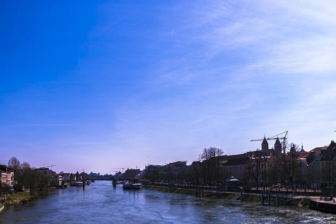 Regensburg - Classic guided tour - Old Stone Bridge: Roman gate energy and the 11-year rebuild