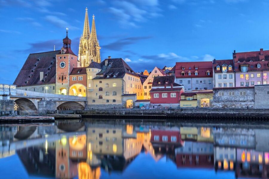 Regensburg: Express Walk with a Local in 60 minutes - St Peter Cathedral to Schloss St. Emmeram: The Route That Makes Sense