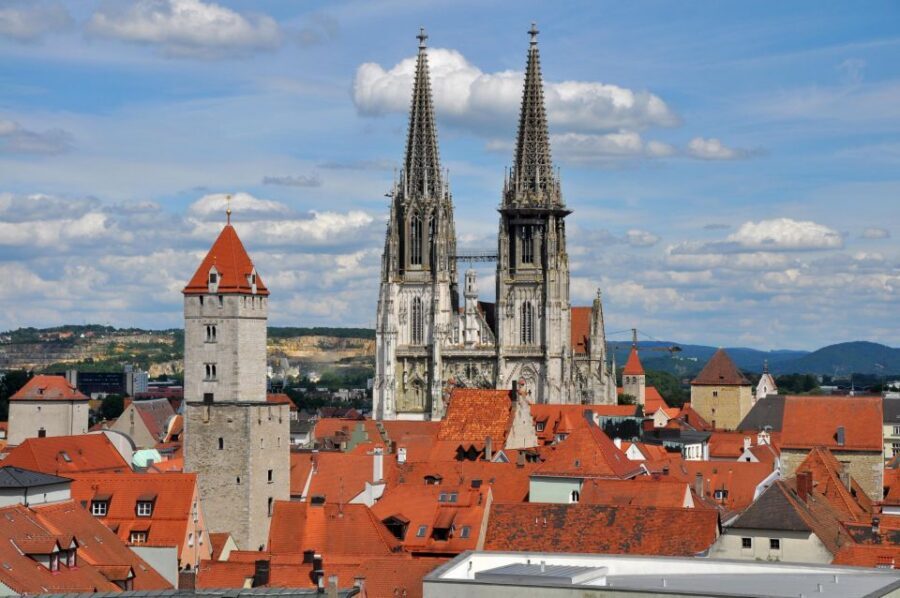Regensburg: Express Walk with a Local in 60 minutes - Meeting by the Old Stone Bridge: Starting on the Right Foot