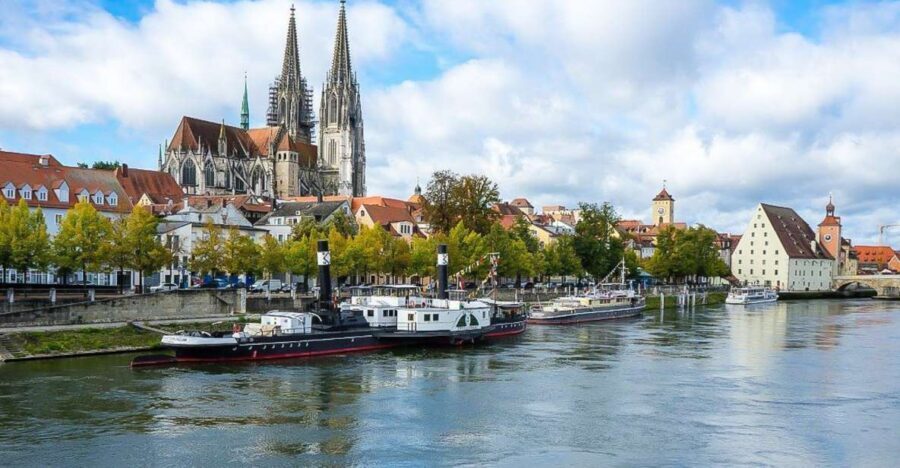 Regensburg: Private Walking Tour With Professional Guide - Meeting under the main station clock and keeping it easy
