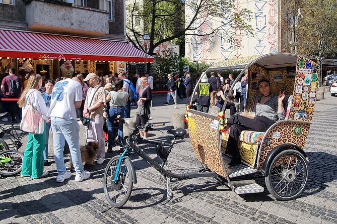 Rickshaw Sightseeing City Tours Berlin - Rikscha Tours - The German Chancellery: Modern Transparency as a Design Choice