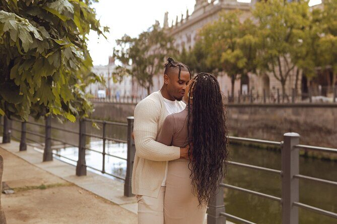 Romantic Couple Photoshoot in the Heart of Berlin - David’s posing guidance: how you’ll look like yourselves
