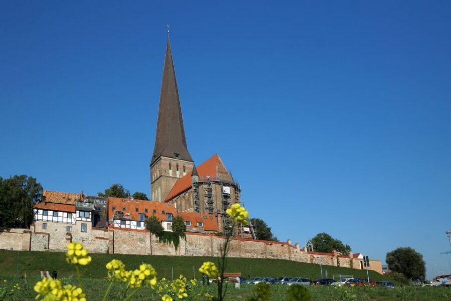 Rostock: City Walking Tour - Meeting at the Rathaus Greif Entrance: Your First Win