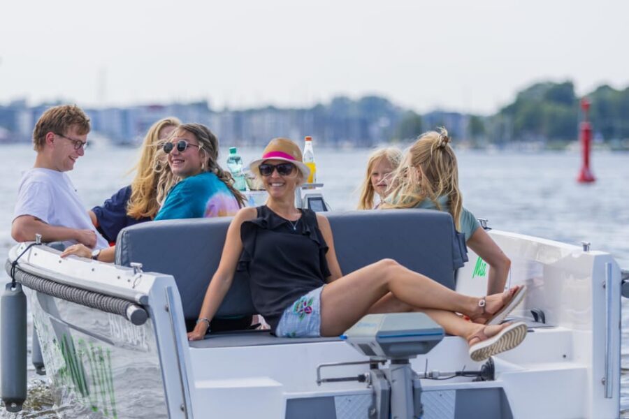 Rostock: Electric Boat Rental on the Warnow River - Getting on the boat at Boat-Now Rostock (and how the lesson works)