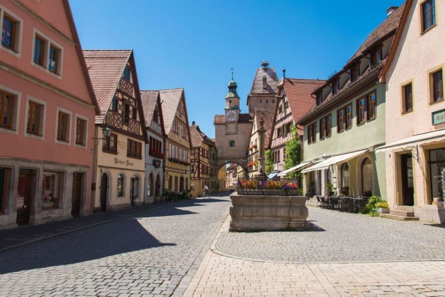 Rothenburg ob der Tauber: Private Guided Walking Tour - Market Square, Town Hall, and Church of St. James: the town’s “why”