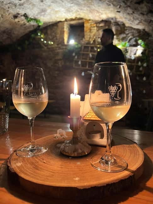Rüdesheim - Wine tasting - A journey of pleasure through 5 wines - Stop 1 at the Weinhotel des Riesling Zum grünen Kranz: Setting the Wine Mood