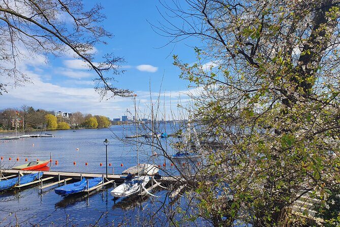 Running tour Hamburg with insider tip guarantee - Insider tips and fun facts while you run
