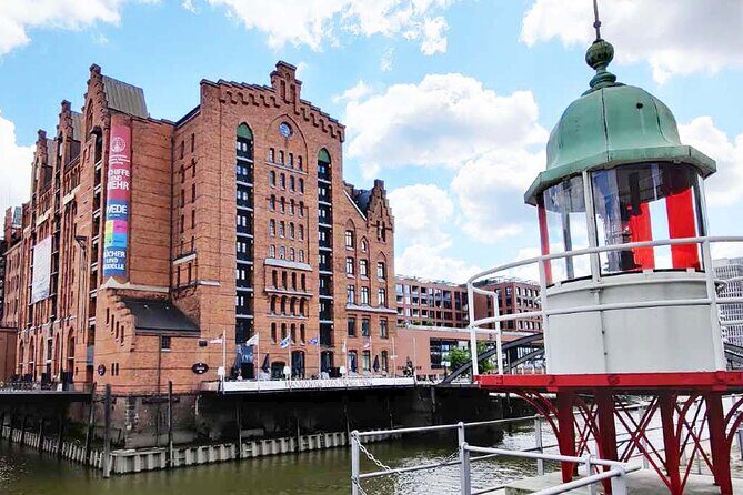 rydde walking tour MAYDAY AT THE WATERFRONT - HafenCity: New Hamburg Next to the Old Canals