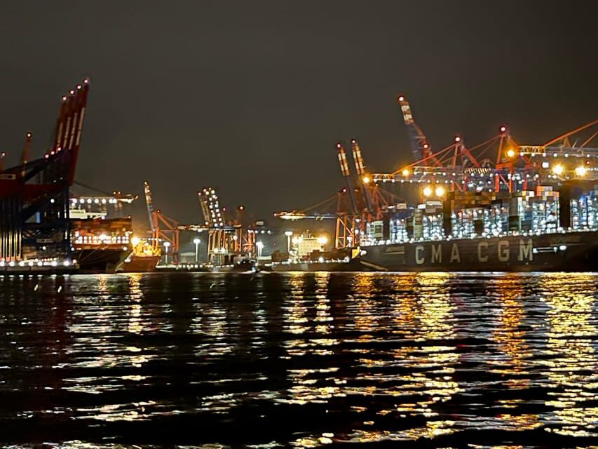 Sailing trip ''the Elbe by night", Hamburg/Elbe - Key highlights worth booking for
