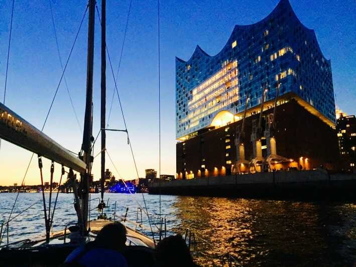 Sailing trip ''the Elbe by night", Hamburg/Elbe - Elbe by night: what changes when the sky goes dark
