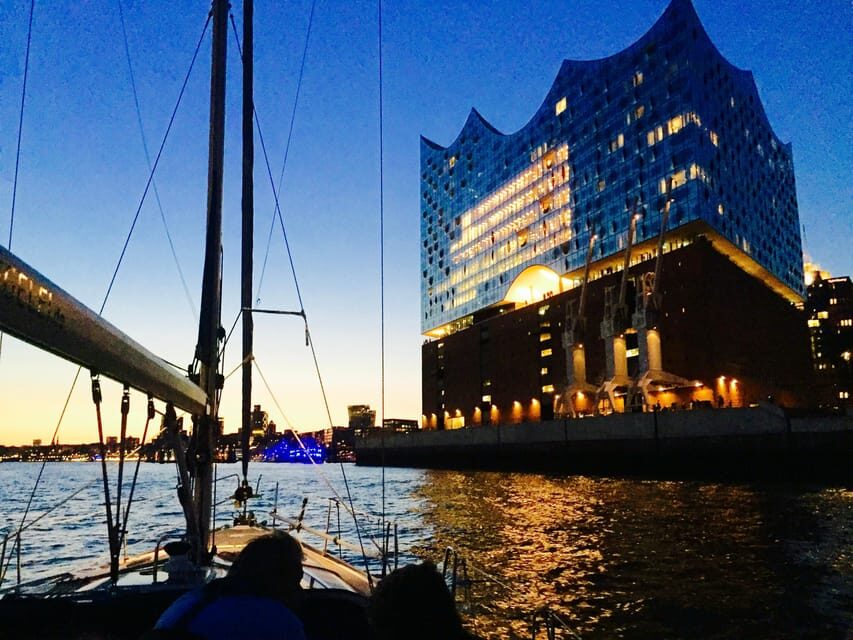 Sailing trip ''the Elbe by night", Hamburg/Elbe - Meeting point in Hamburg: City Sporthafen Hamburg and the Vorsetzen pier