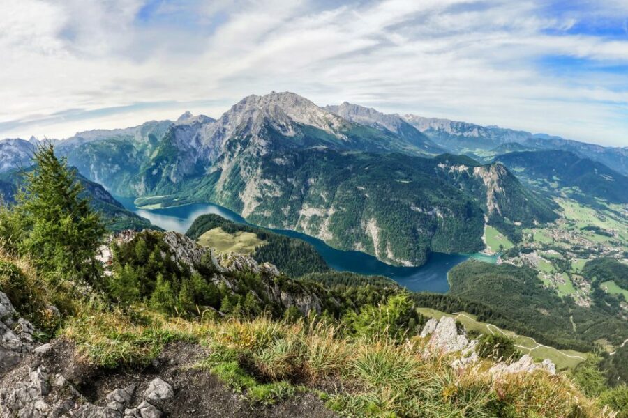 Salzburg: Private Eagle's Nest and the Sound of Music Tour - Lake Wolfgang, Mozart View Point, and Schafberg mountain views