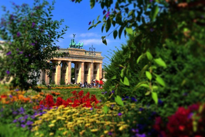 Semi-Private Berlin Highlights Shore Excursion from Warnemünde and Rostock Port - Reichstag photo stop and Brandenburg Gate: the landmarks that set the tone